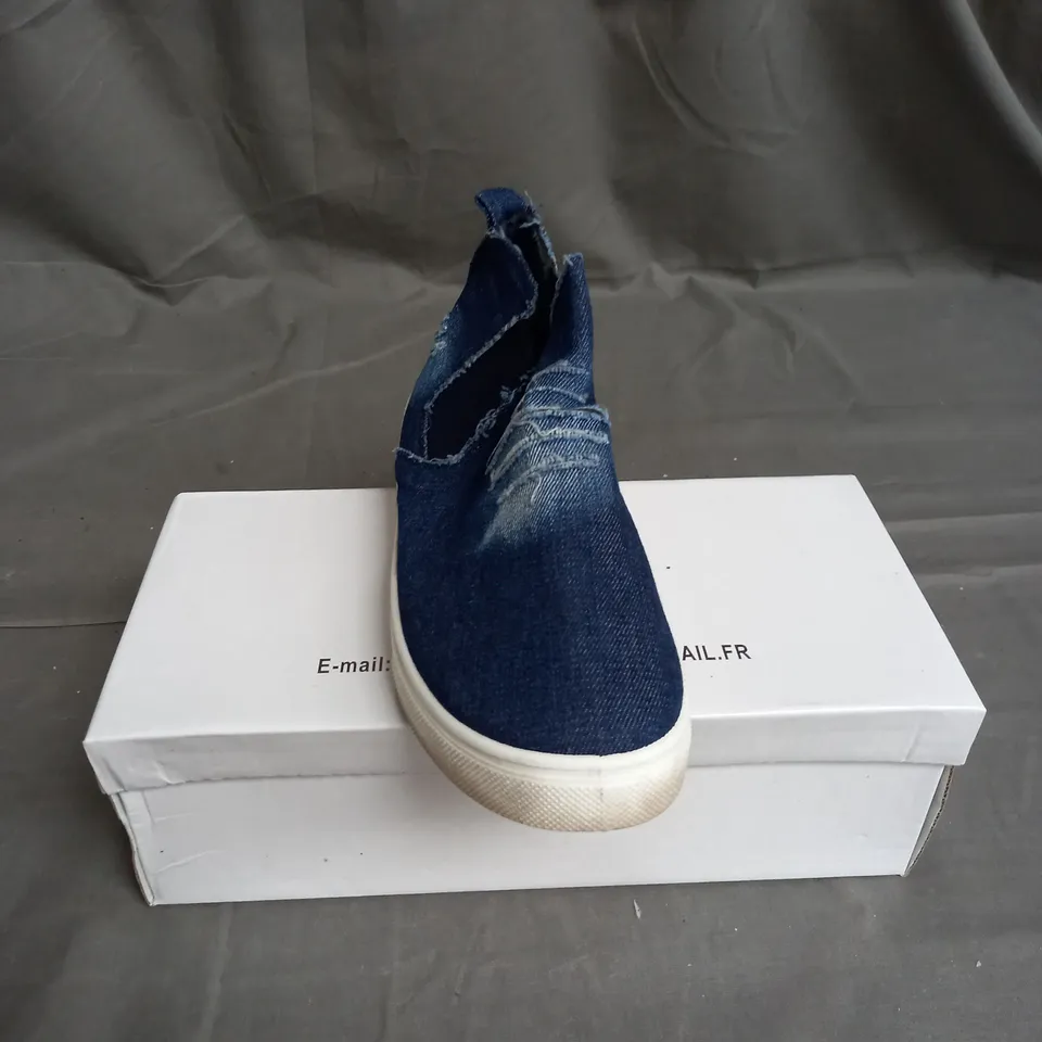 BOX OF 12 PAIRS OF WS SHOES SLIP ON SHOE IN BLUE DENIM - VARIOUS SIZES