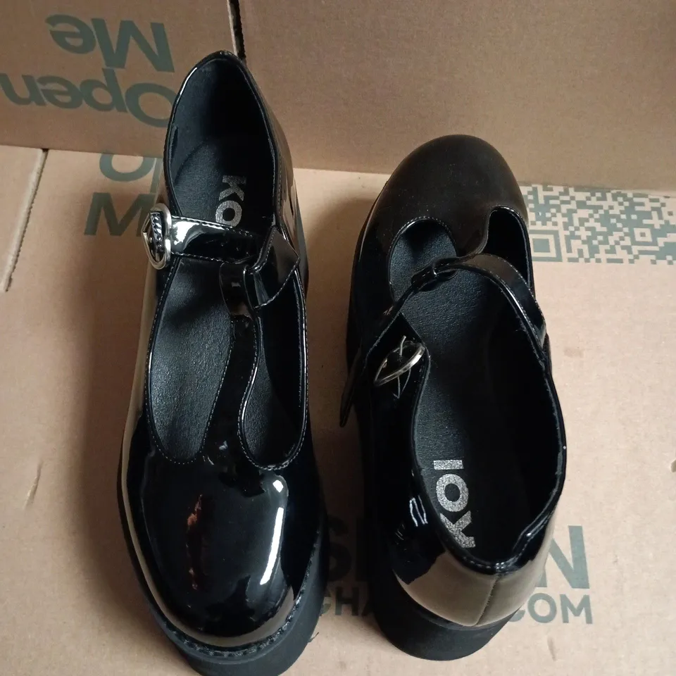 BOXED PAIR OF KOI GURREN STRAPPY BLACK PATANT PLATFORM HEELS IN BLACK UK 6