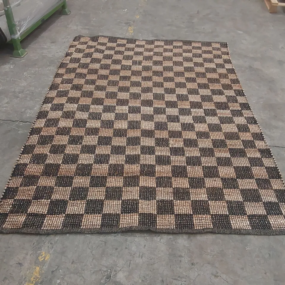 QUALITY DESIGNER AREA RUG - APPROXIMATELY 230 x 160cm