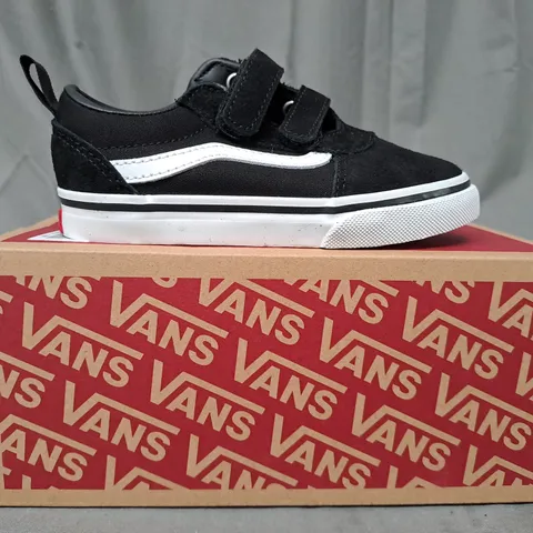 BOXED PAIR OF VANS WARD V KIDS SHOES IN BLACK/WHITE UK SIZE 9