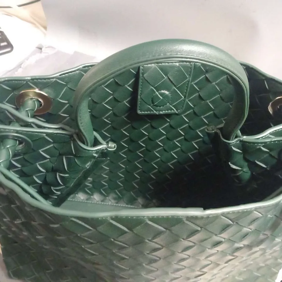 BOTTEGA VENETA ANDIAMO MEDIUM INTRECCIATO GREEN LEATHER TOTE