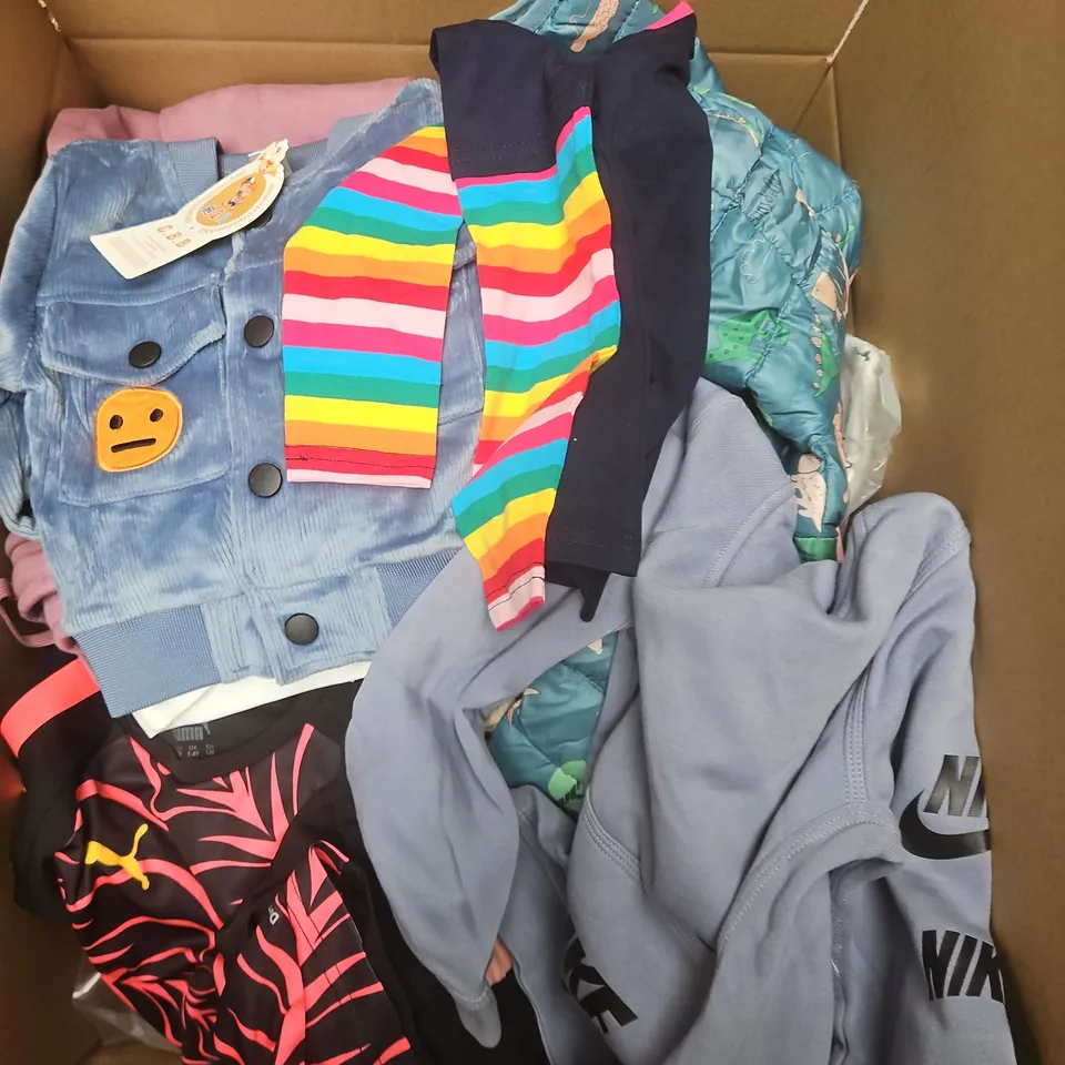 BOX OF APPROXIMATELY 25 ASSORTED KIDS CLOTHING ITEMS TO INCLUDE - TOP , SHORTS , T-SHIRT ETC