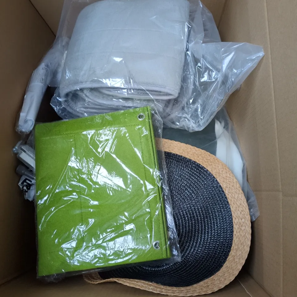 BOX OF APPROXIMATELY 20 ASSORTED ITEMS TO INCLUDE SAFETY GLOVES, NECK FAN, WOOL, LED LONG SENSE LIGHT ETC