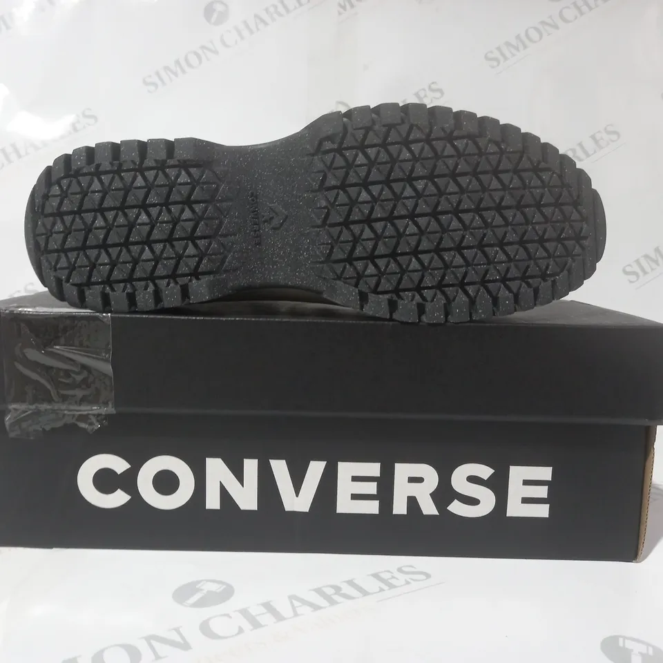BOXED PAIR OF CONVERSE LUGGED 2.0 CC HI TOP SHOES IN SECRET PINE/DRAGON SCALE UK SIZE 5