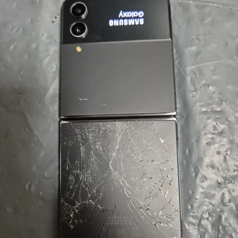 SAMSUNG GALAXY FLIP PHONE