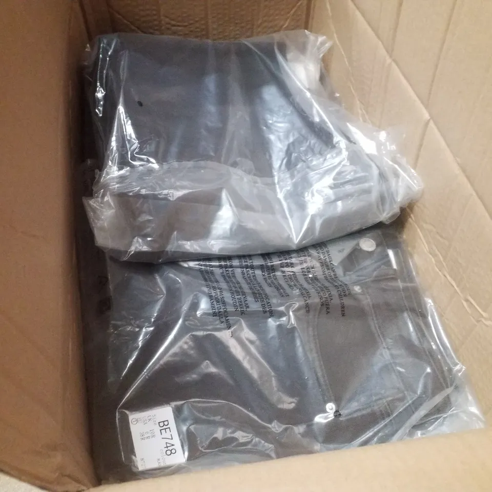 BOX CONTAINING APPROXIMATELY 12 BRAND NEW SIMPLY BE BLACK TURN UP JEANS - SIZE 10