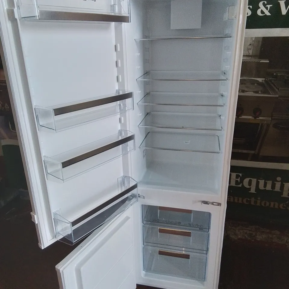 SMEG BUILT IN 70/30 FRIDGE FREEZER - UKC81721E