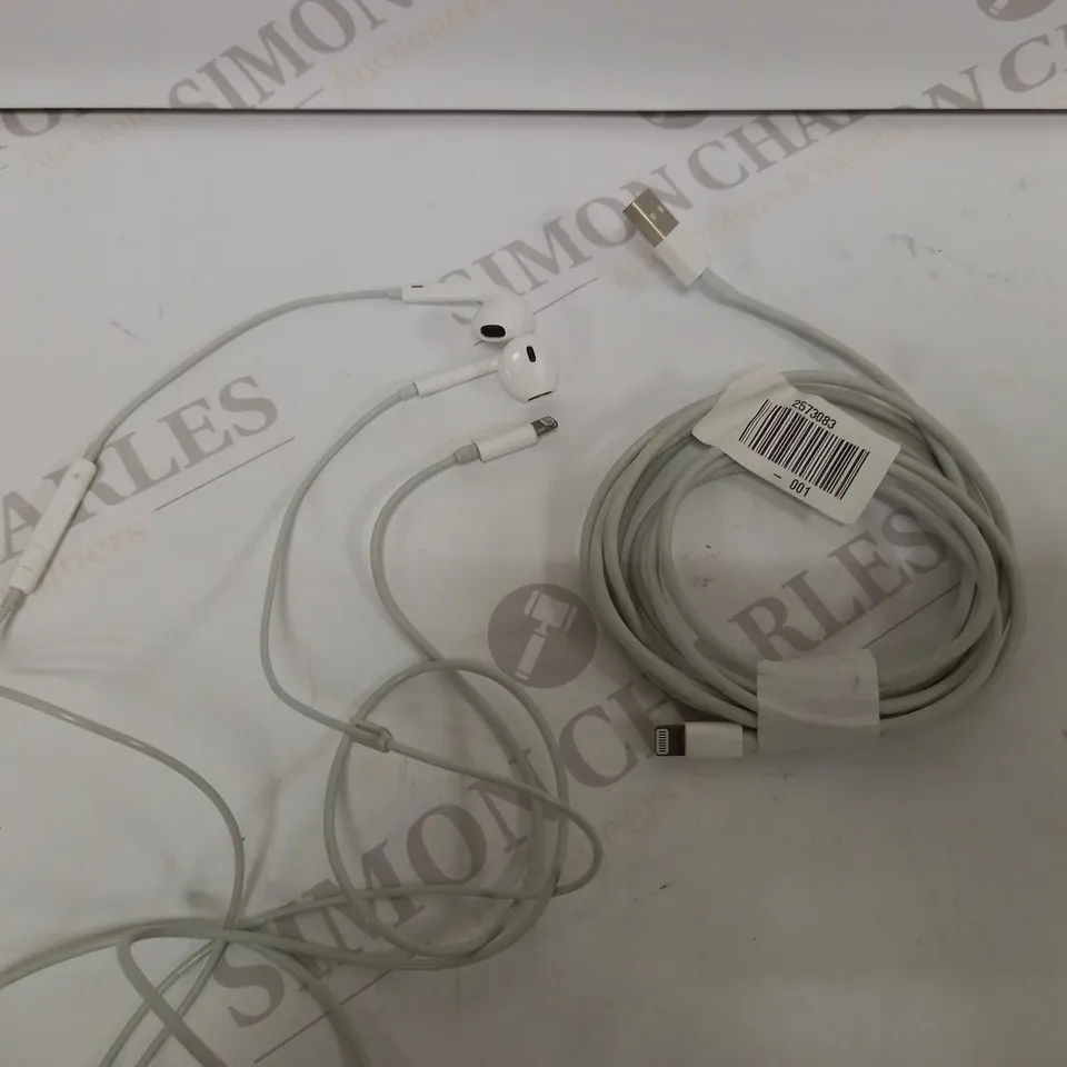 LOT OF 2 APPLE PRODUCTS TO INCLUDE WIRED EARPHONES & CHARGING CABLE