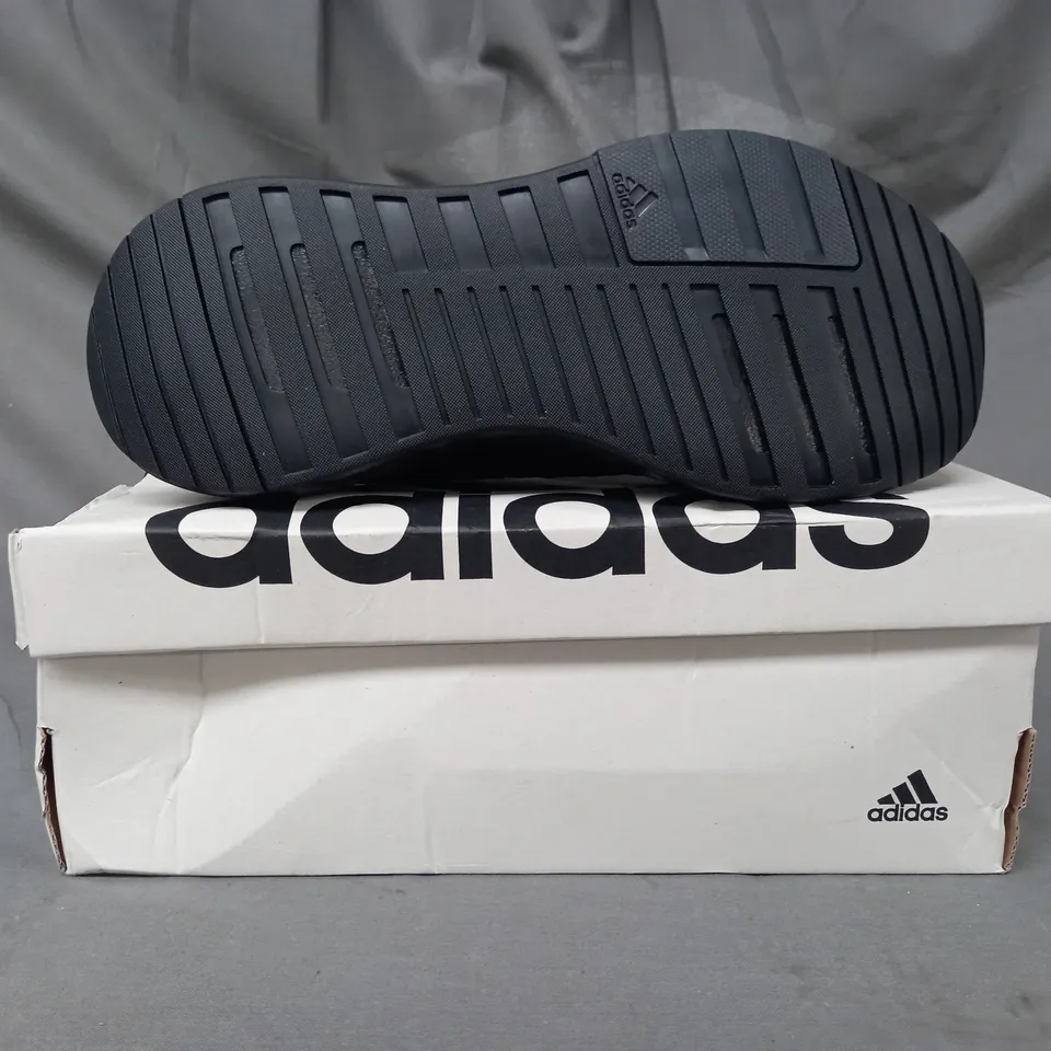 BOXED PAIR OF ADIDAS RACER TR23 SHOES IN BLACK UK SIZE 6