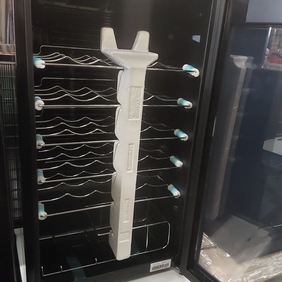 RUSSELL HOBBS GLASS DOOR DRINKS FRIDGE