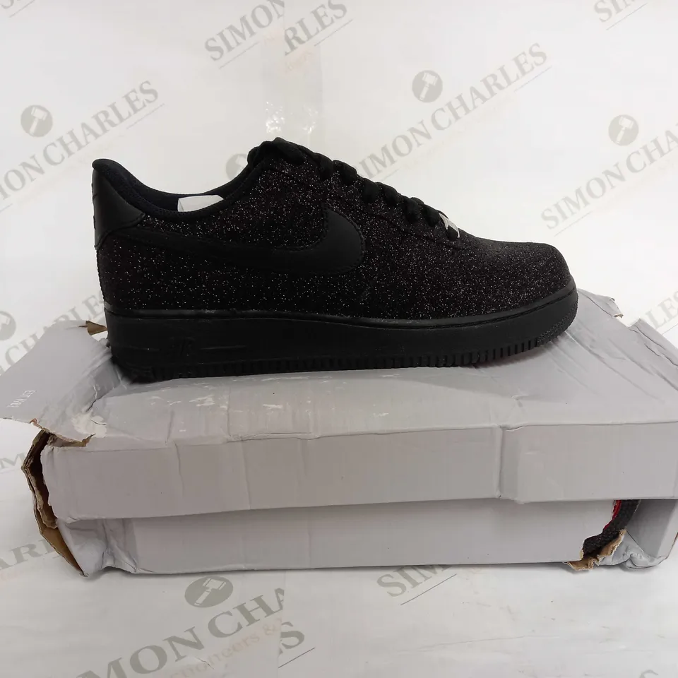 NIKE AIR FORCE 1 07 IN BLACK GLITTER - UK 8.5