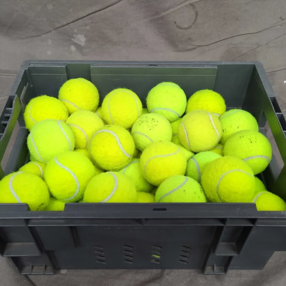 LARGE QUANTITY OF TENNIS BALLS