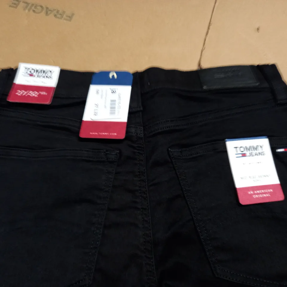 TOMMY JEANS BLACK MID RISE SKINNY JEANS - 27/32