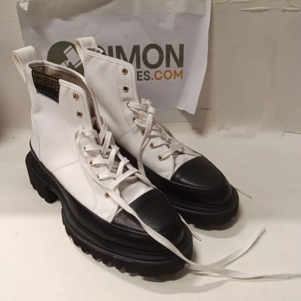 WHITE AND BLACK CHUNKY-SOLE ANKLE BOOTS EU39 UK6