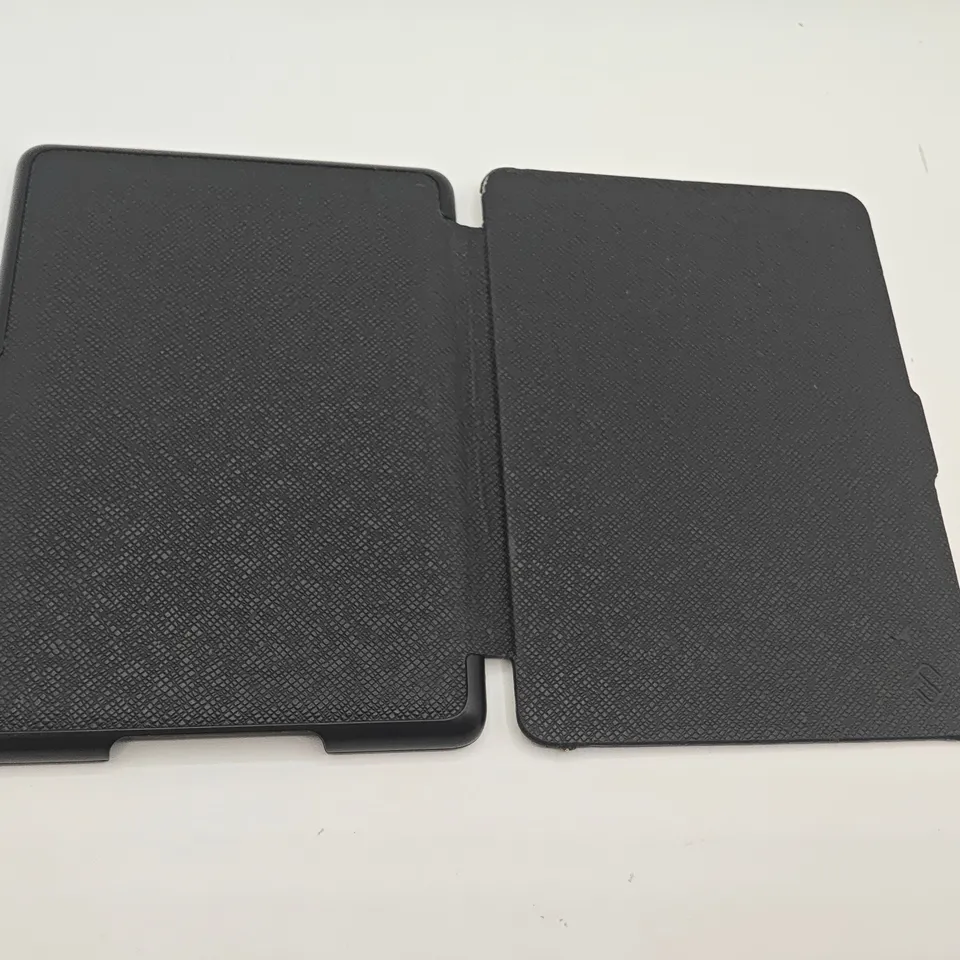 AMAZON KINDLE E-READER IN BLUE WITH FOLIO CASE - M2L4EK