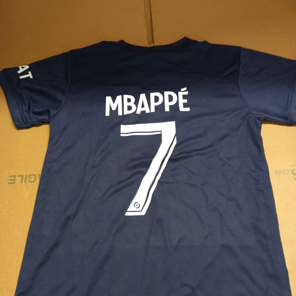 PSG FC KIT WITH MBAPPE 7 ON THE BACK SIZE UNSPECIFIED