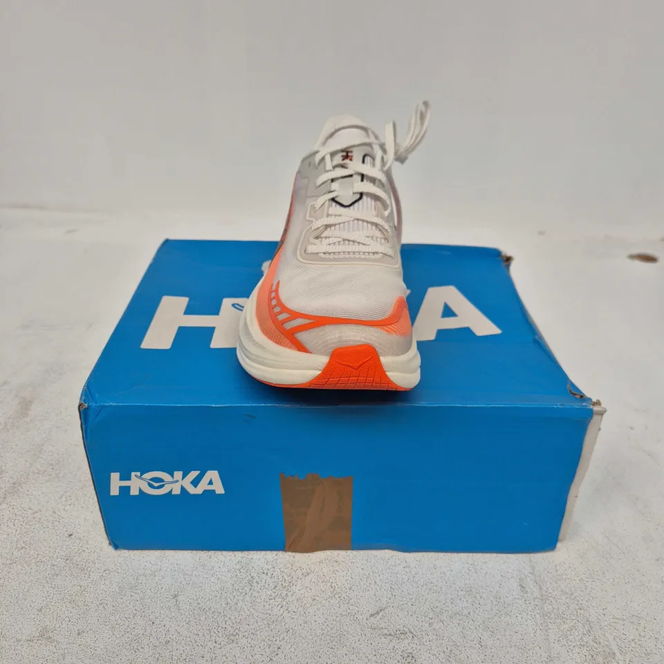 BOXED PAIR OF HOKA U CIELO X1 2.0 TRAINERS IN WHITE/ORANGE - UK 10