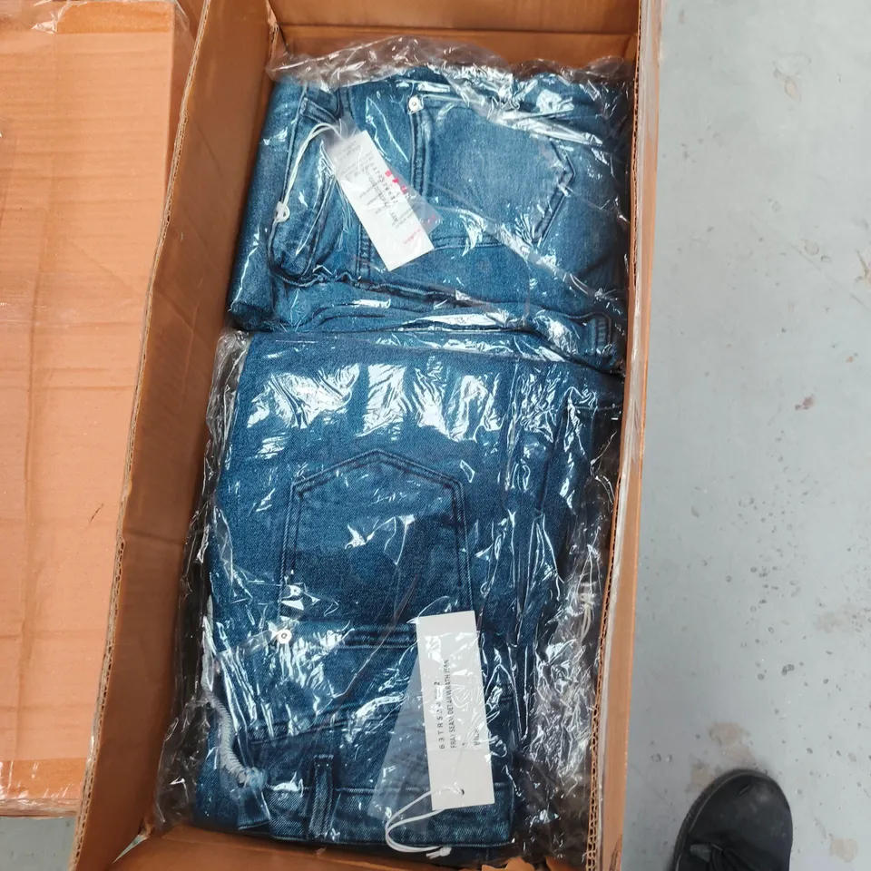 BOX OF APPROXIMATELY 15 PAIRS OF FRAY SEAM DETAILWRATH JEANS - SIZE 4