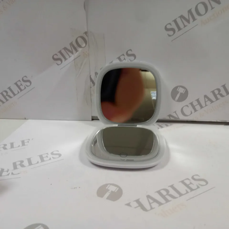 BOXED FUNTOPIA LED COMPACT MIRROR 