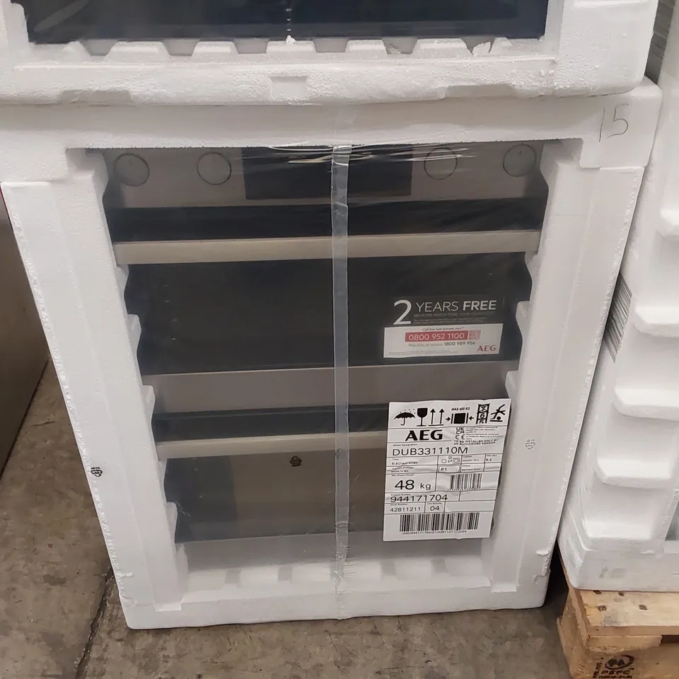 AEG 6000 BUILT UNDER ELECTRIC DOUBLE OVEN DUB331110M, 45L CAPACITY, 720X600X550 MM, MULTILEVEL COOKING, ANTI-FINGERPRINT, LED DISPLAY, CATALYTIC CLEANING, STAINLESS STEEL