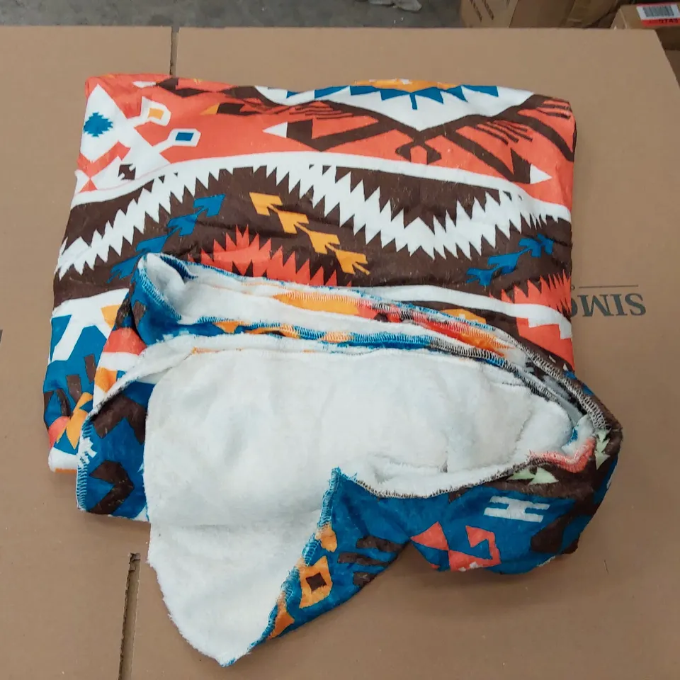 BAGGED BLANTON THROW BLANKET (1 ITEM)