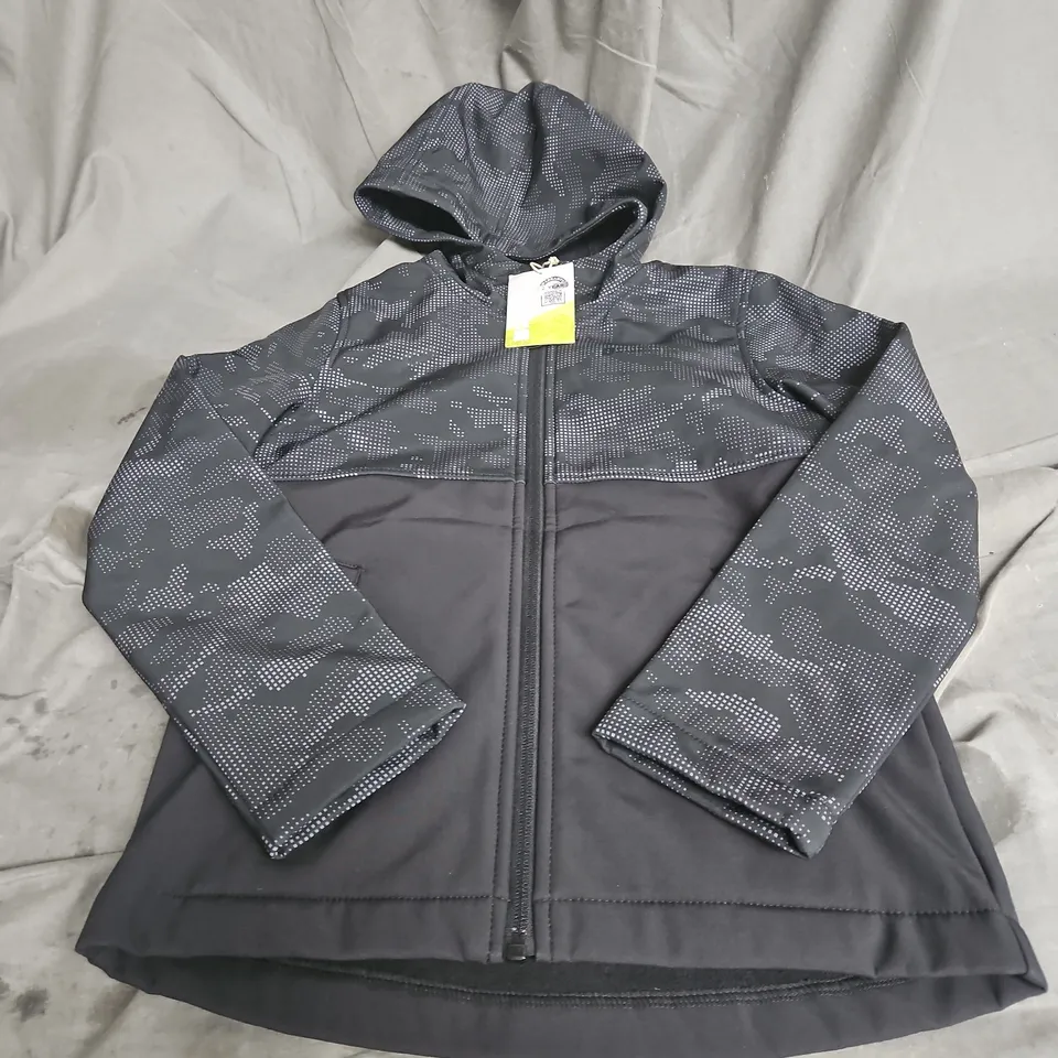 MOUNTAIN WAREHOUSE EXODUS KIDS CAMO YOKE WATER RESISTANT SOFTSHELL JACKET IN BLACK SIZE 9-10YRS