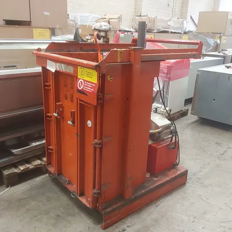INDUSTRIAL WASTE COMPACTER