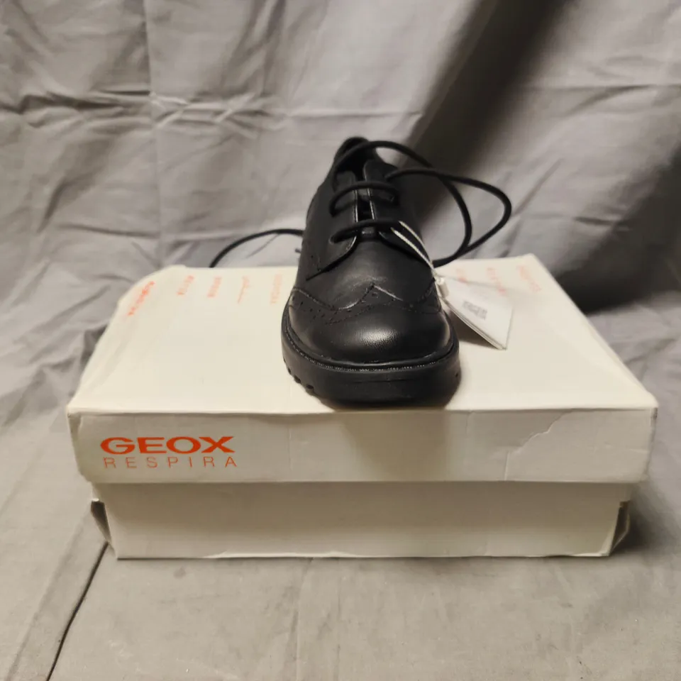 BOXED PAIR OF GEOX RESPIRA KID'S SHOES IN BLACK SIZE UK 1
