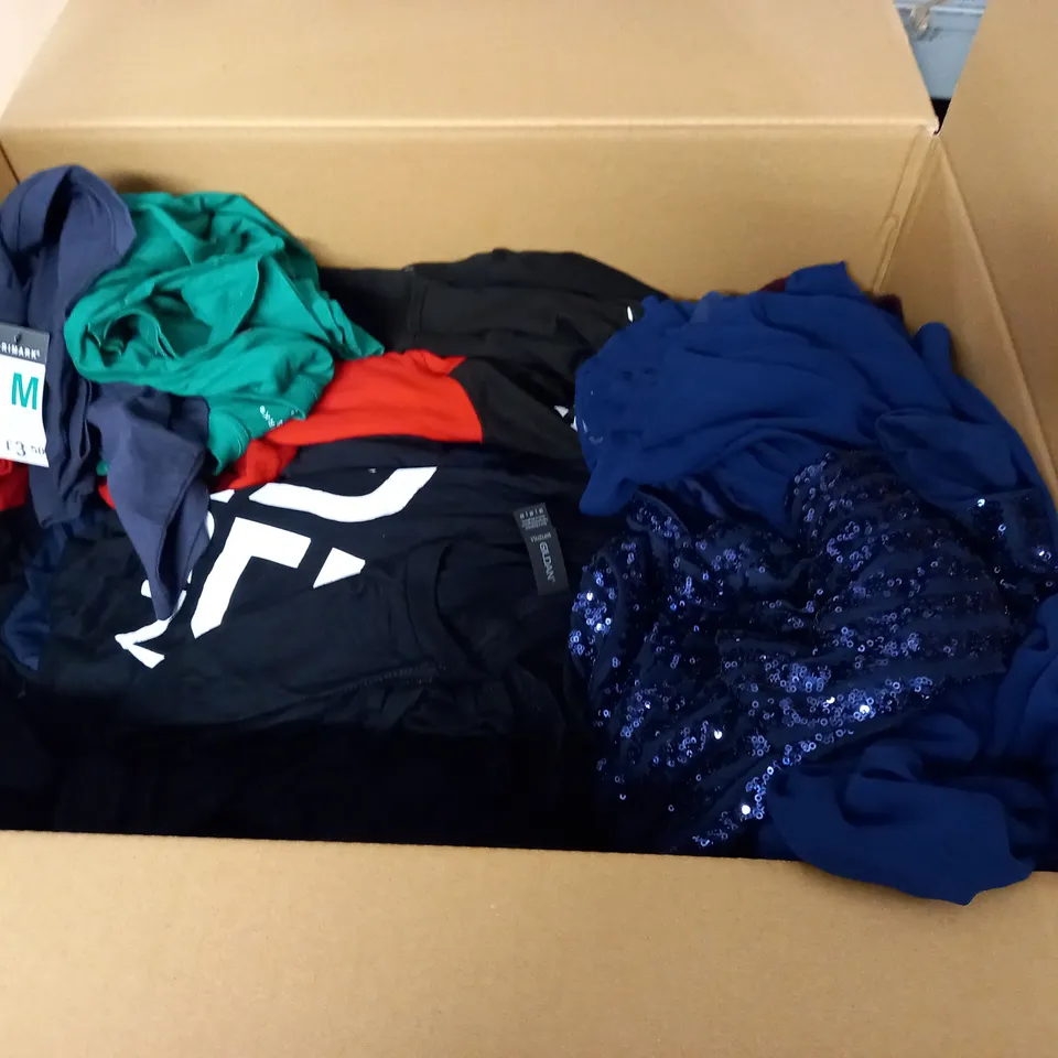 LARGE QUANTITY OF ASSORTED CLOTHING ITEMS TO INCLUDE PRETTYLITTLETHING, ZARA AND NIKE