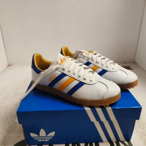 ADIDAS GAZELLE GOLF SNEAKERS β WHITE WITH BLUE & ORANGE STRIPES, UK 5