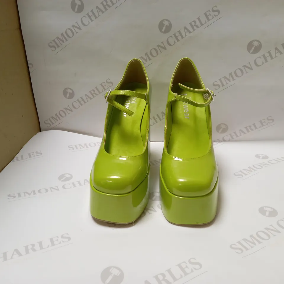 DESIGNER KOI VEGAN LIME GREEN PLATFORM HEELS - SIZE 5