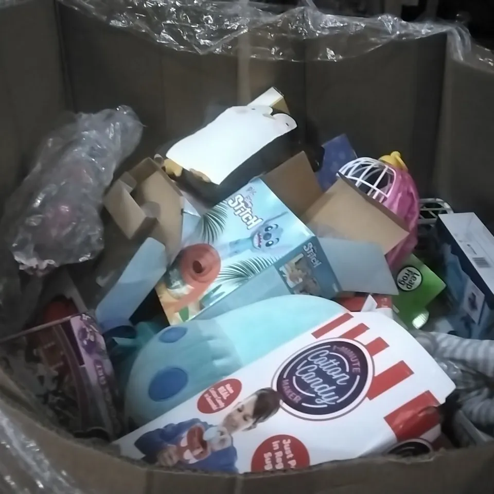 PALLET CONTAINING A COLLECTION OF CHILDREN'S TOYS 