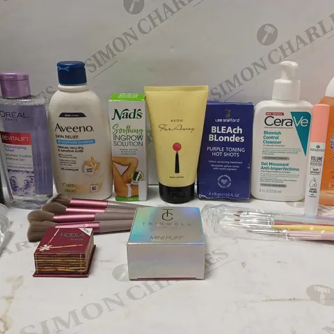 LOT OF 12 ASSORTED BEAUTY PRODUCTS TO INCLUDE AVEENO SOOTHING SHAMPOO, L'OREAL TONER, FEMFRESH DAILY WASH, ETC