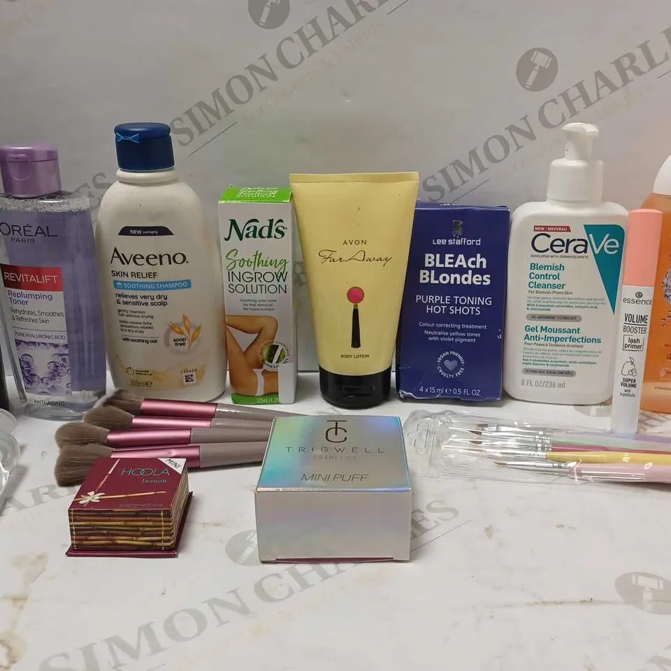 LOT OF 12 ASSORTED BEAUTY PRODUCTS TO INCLUDE AVEENO SOOTHING SHAMPOO, L'OREAL TONER, FEMFRESH DAILY WASH, ETC 