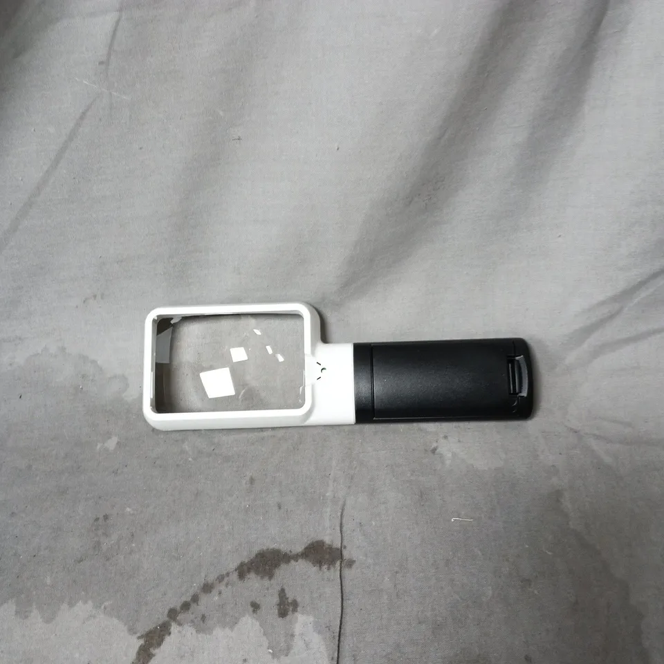 ESCHENBACH MOBILUX LED HANDHELD MAGNIFIER – BOXED