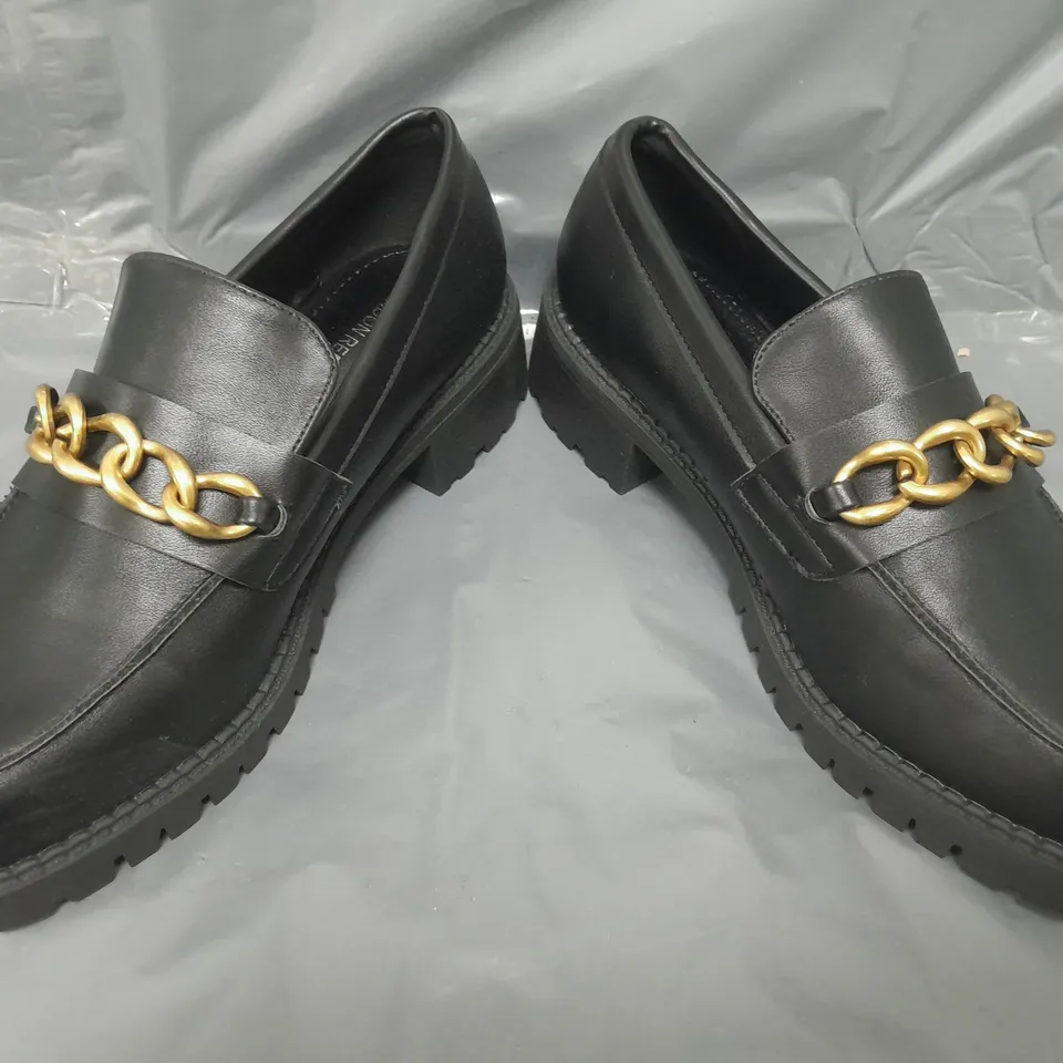 BOXED PAIR OF LONDON REBEL LOAFERS IN BLACK W. GOLD EFFECT CHAIN EU SIZE 38