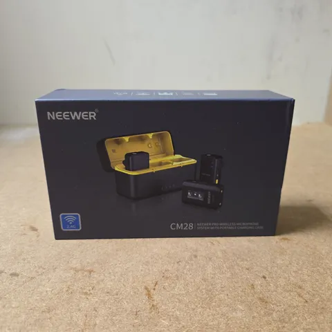 BOXED NEEWER CM28 PRO WIRELESS MICROPHONE SYSTEM WITH PORTABLE CHARGING CASE