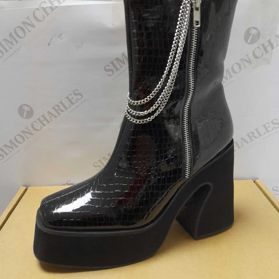 KOI ARNOR HEELED CROC CHAIN BLACK BOOTS - SIZE 7