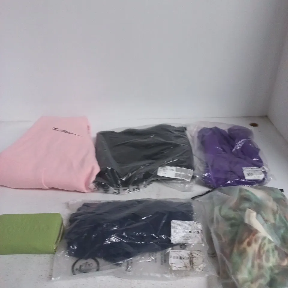 BOX OF APPROXIMATELY 30 ASSORTED ITEMS IN VARIOUS COLOURS, SIZES AND STYLES