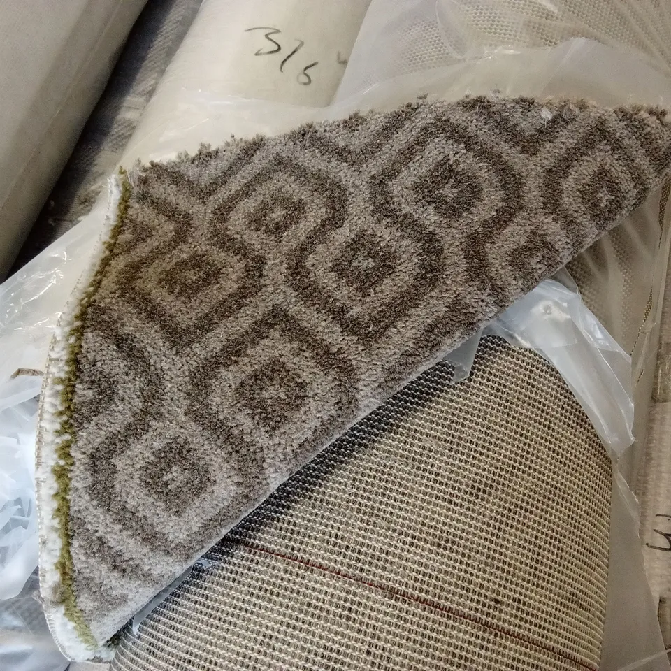 ROLL OF QUALITY MODA NATURALS - VERONA EBONY CARPET // APPROX SIZE: 8.95 x 4m