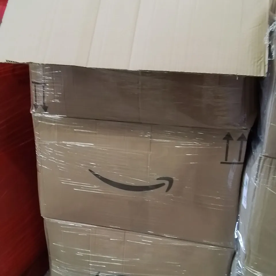 PALLET CONTAINING A LARGE QUANTITY OF PHONE CASES,SCREEN PROTECTORS