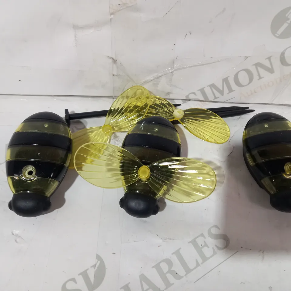 DECORATIVE BEE SOLAR STAKE LIGHT  RRP £7.99