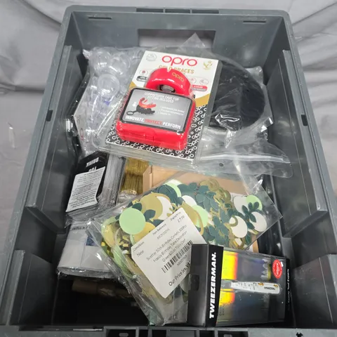 APPROXIMATELY 15 ASSORTED HOUSEHOLD ITEMS TO INCLUDE BEAUTY TOOL , CUTLERY , ETC 