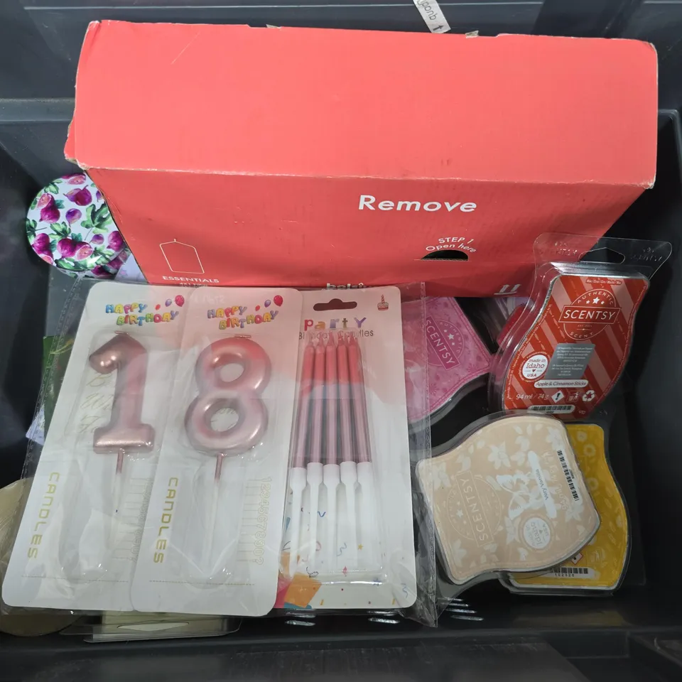 APPROXIMATELY 15 ASSORTED HOUSEHOLD ITEMS TO INCLUDE SCENTED CANDLES, WAX MELTS, BIRTHDAY CANDLES, ETC