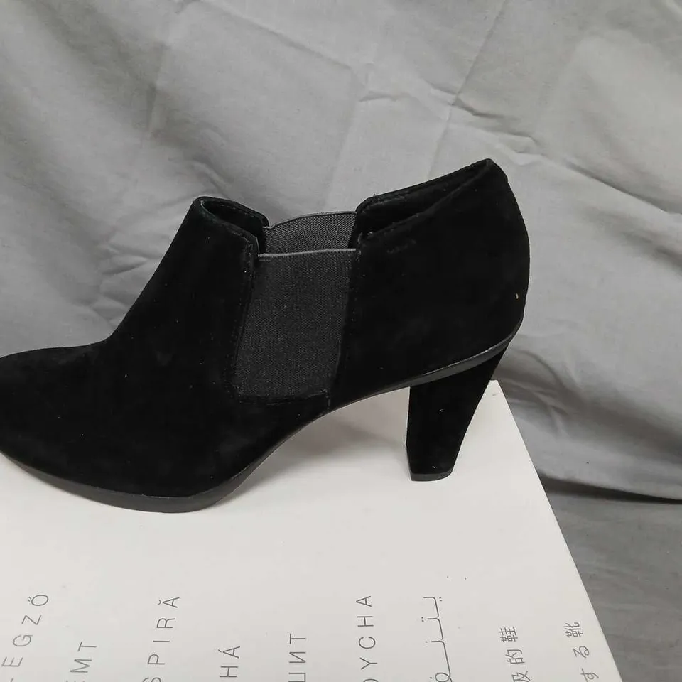 GEOX INSPIRE-41 GOAT SUEDE CHELSEA BOOTS – WOMEN'S BLACK, UK 7.5 (EU 41) – BOXED