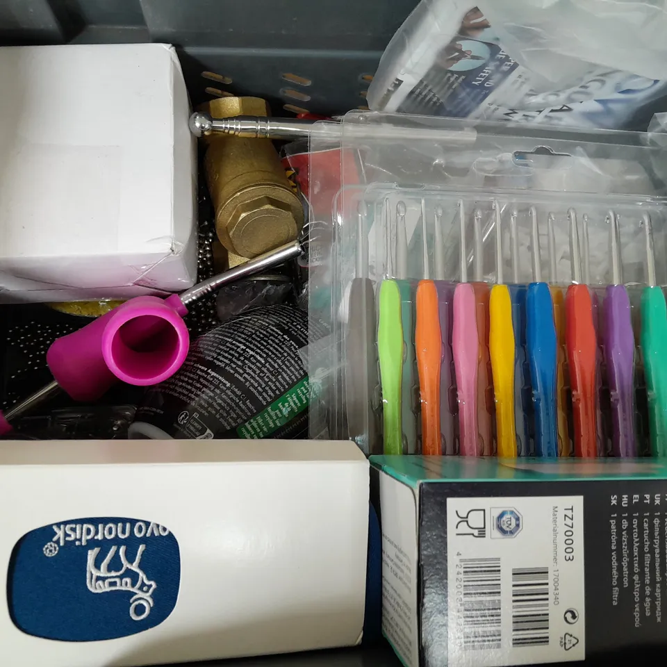 BOX OF APPROXIMATELY 11 ASSORTED ITEMS TO INCLUDE - SIEMENS EQ SERIES , 2 LEDS LIGHT SET , BLUE TACK ETC