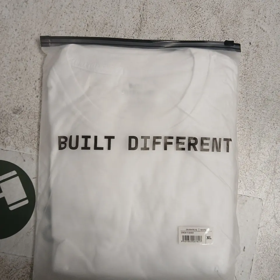 BAGGED BUILT DIFFERENT CREW T-SHIRT IN WHITE SIZE XL