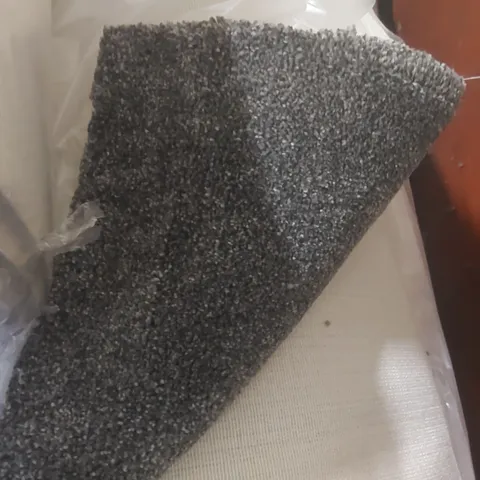 ROLL OF QUALITY SEATTLE CARPET - APPROXIMATELY 25 x 4m
