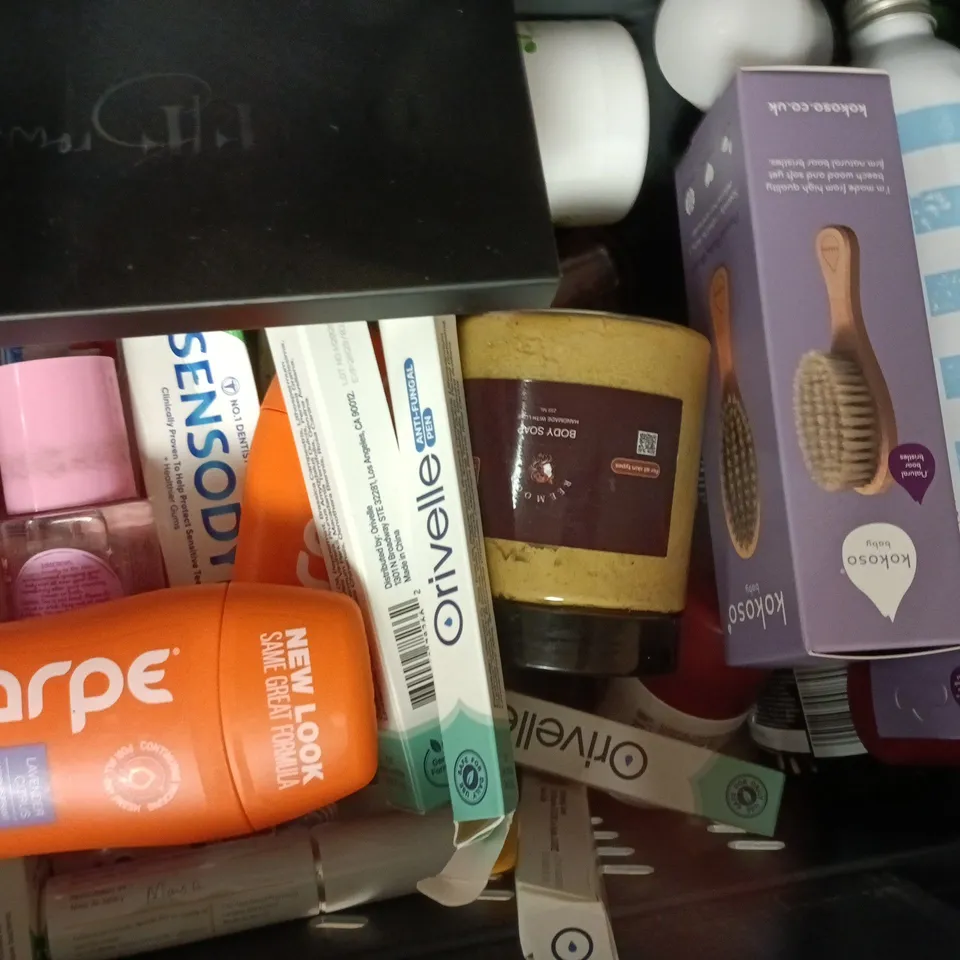 APPROXIMATELY 20 ASSORTED COSMETIC ITEMS TO INCLUDE VICHY, L'ORÉAL, ETC - COLLECTION ONLY