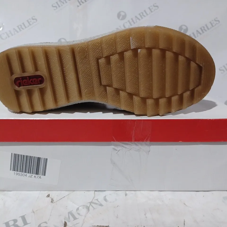 BOXED PAIR OF RIEKER WARM HIKING BOOTS, KHAKI - SIZE 7.5